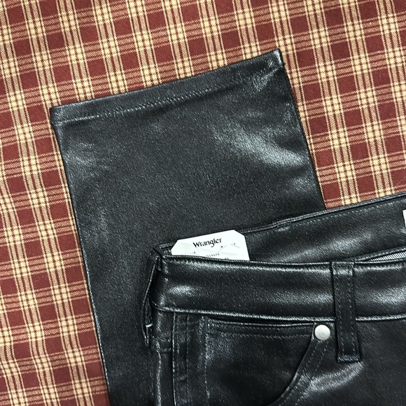 Woman’s NWTs Wrangler Black Leather Walker High Rise Slim Jeans - Picture 2 of 12